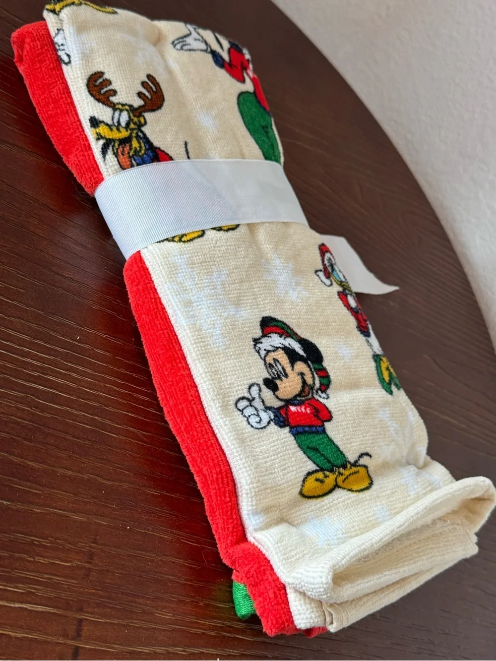 Disney NWT Red Minnie & Mickey Christmas Holiday Kitchen Towels - Set of 2
